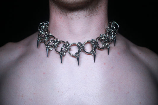 THORNED DEVOTION NECKLACE