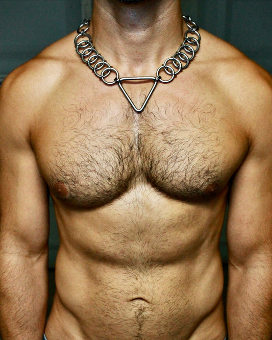 TRIANGULATE NECKLACE