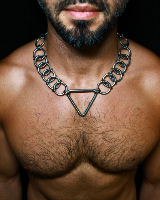 TRIANGULATE NECKLACE
