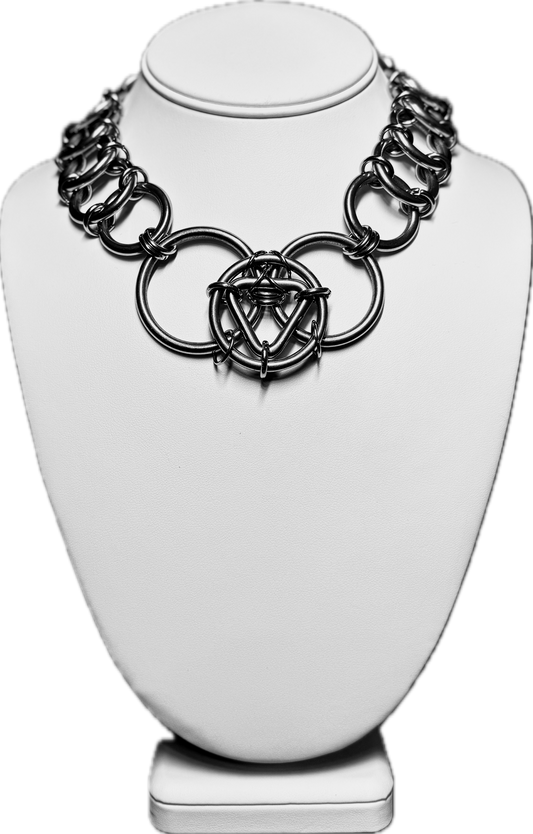 THROUPLE NECKLACE
