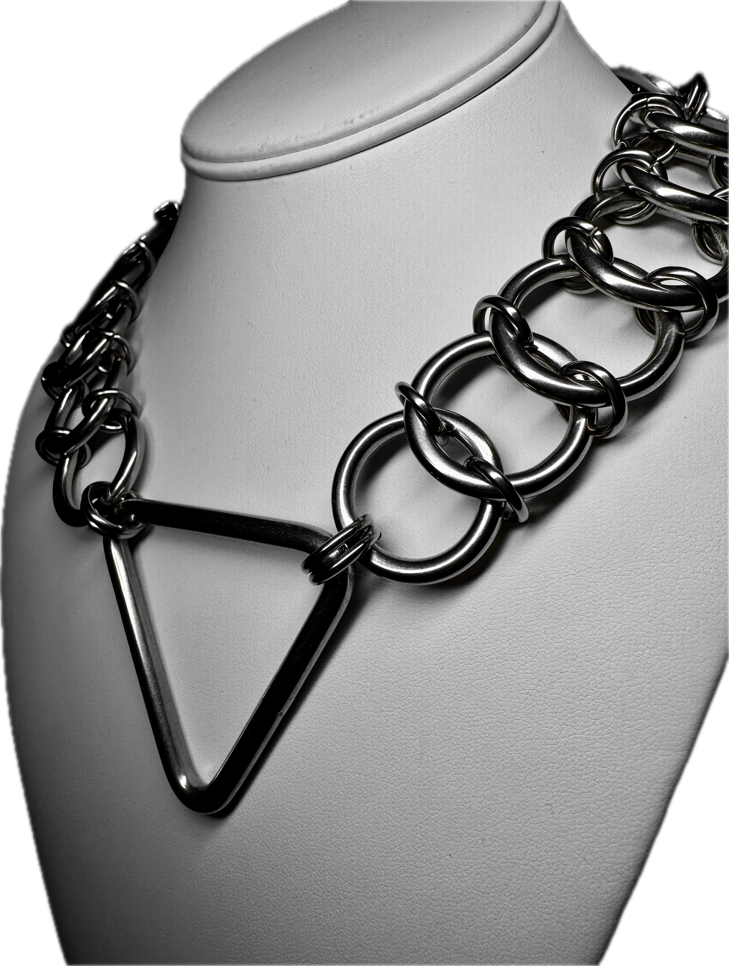 TRIANGULATE NECKLACE