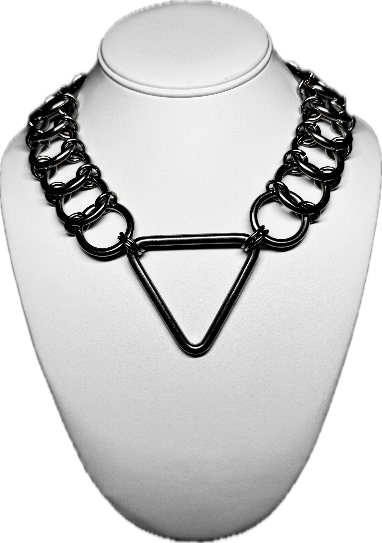 TRIANGULATE NECKLACE