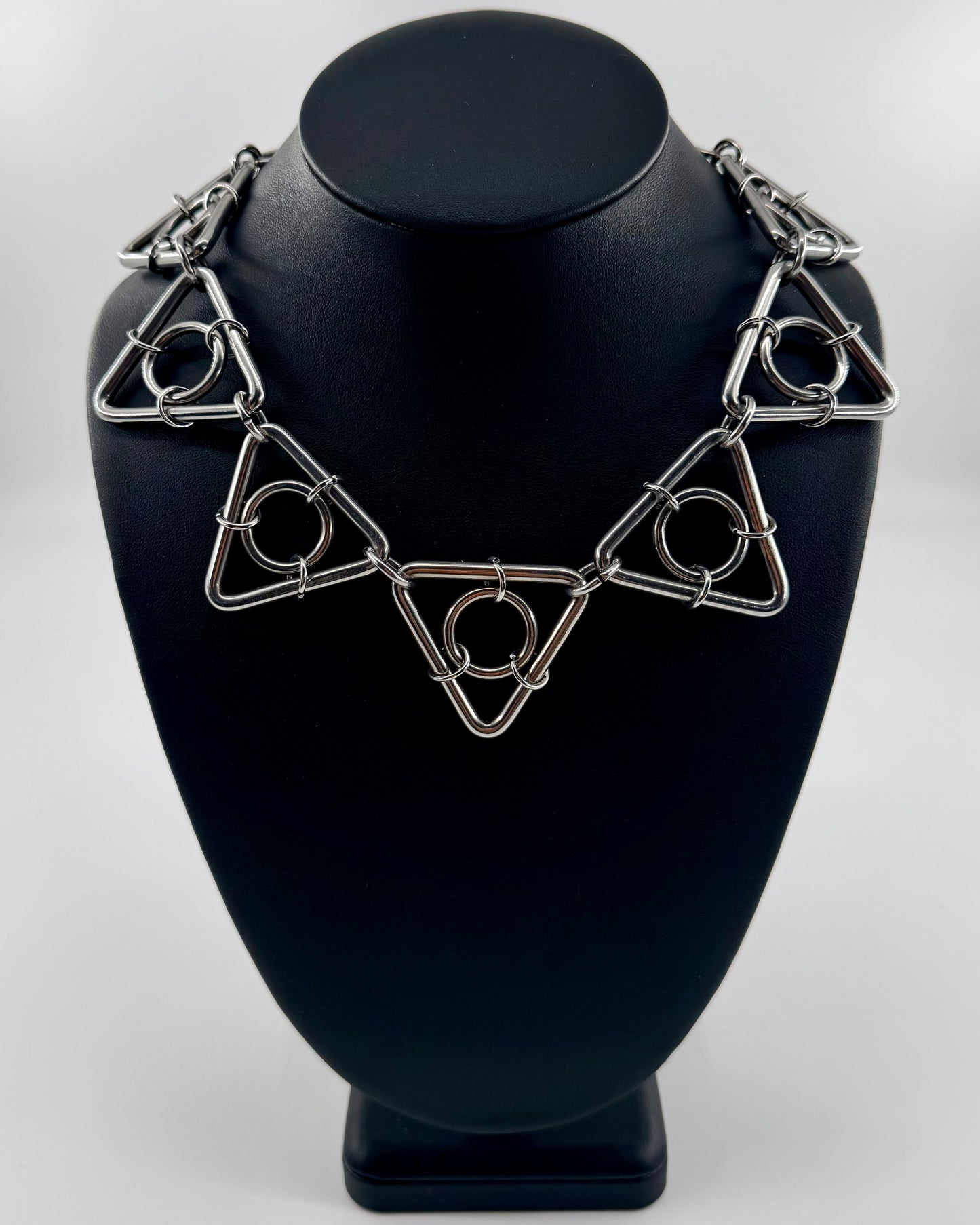 MOUTHFUL NECKLACE