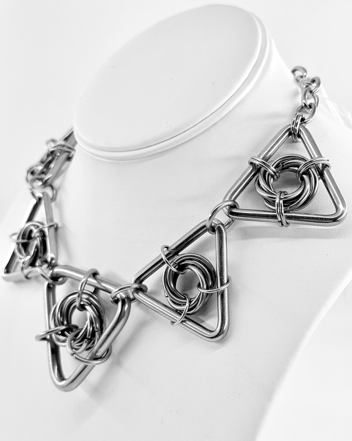 FISTFUL NECKLACE