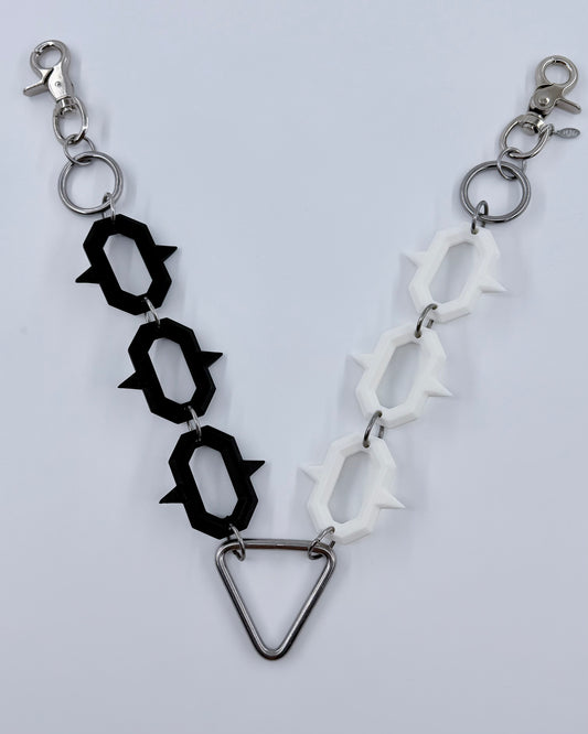 BLACK AND WHITE SPIKE CHAINS